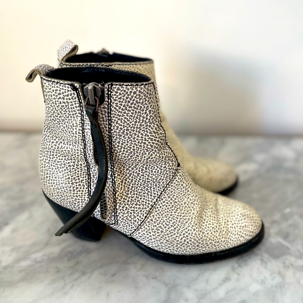 Acne Studios Pistol Suede Ecru Boot 39 Leather Women 8.5 m Fringe Ankle Booties